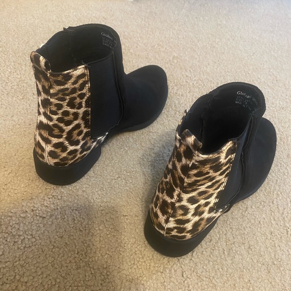 7.5 Flat Cheetah Ankle Boots - Picture 3 of 5